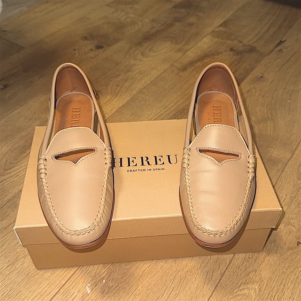 Hereu Leather Cutout Accent Loafers in size 37
